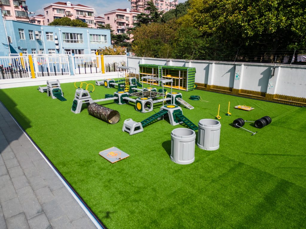 Modular outdoor fitness obstacle course for schools and parks - view 2